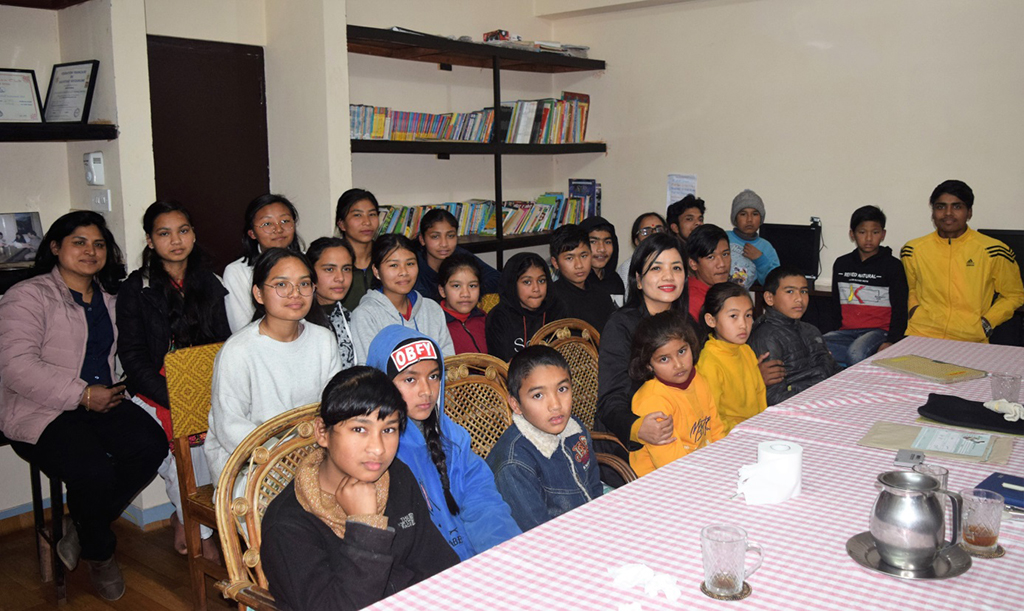 Un toit sous l'Himalaya, groupe d'enfants de l'orphelinat .